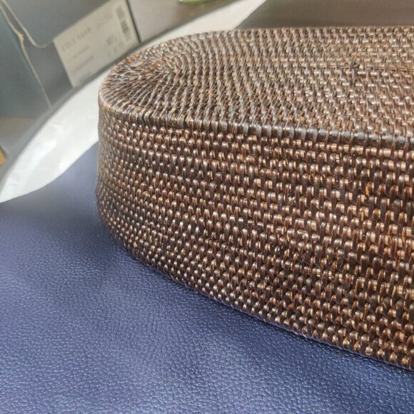 Woven bread basket is long and rectangular oval shape. The weave is exceptional - Picture 2 of 5